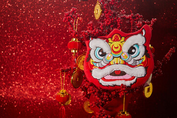 Chinese lion dance for Chinese new year with red lanterns in the background - obrazy, fototapety, plakaty