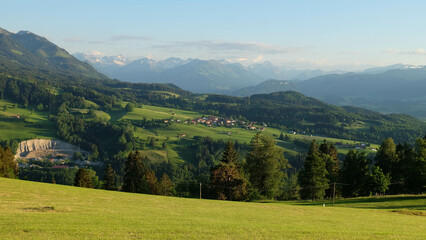 Idyllisches Panorama im Sommer bei Sonthofen