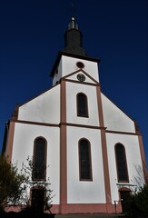 Fototapeta na wymiar St.-Philippus-und-Jakobus-Kirche in Mittelstrimmig / Hunsrück