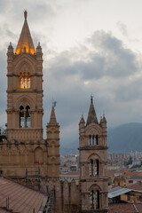 Fototapeta na wymiar Vedute dalla splendida Cattedrale di Palermo