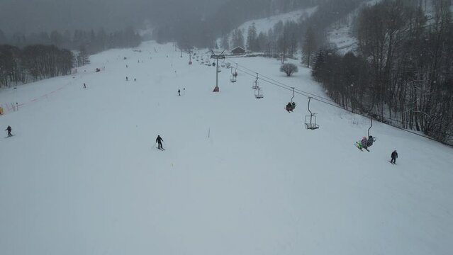 「Seggiovia」の画像 3,447 件の Stock 写真、ベクターおよびビデオ Adobe Stock