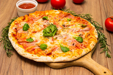 Freshly baked pizza with ham, tomato, and cheese