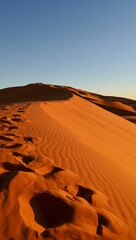 Wydma erg chebi na pustyni sahara w maroku podczas zachodu słońca