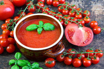 Zupa krem z pomidorów z bazylią