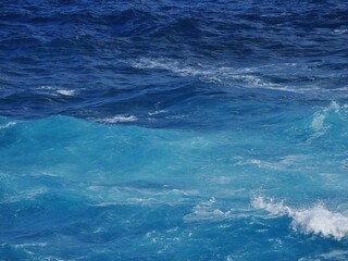 Naklejka na ściany i meble Blaues Meer mit Wellen