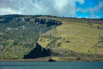 A Curved Thrust Wall and Tectonic Plate Fault Line in Oregon