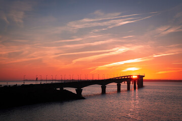 Charente-Maritime - La Rochelle - Coucher de soleil sur le Pont de l'ile de Ré
