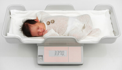 newborn baby weight measurement on digital scales
