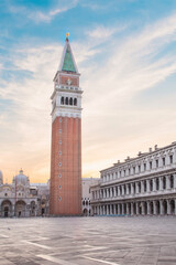 Naklejka premium Beautiful view of the Doge's Palace and St. Mark's Basilica in Venice, Italy