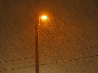 吹雪と街灯