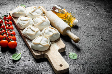 Raw manta dumpling with cherry tomatoes and oil.