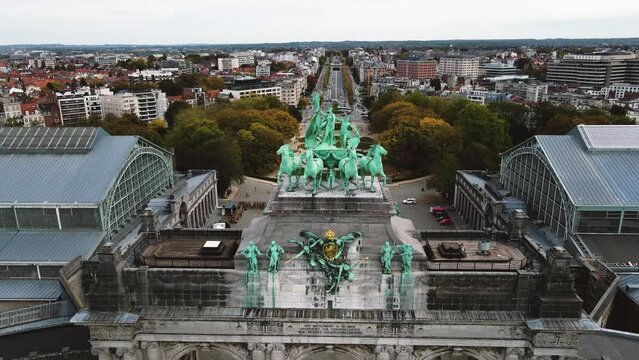 Rising aerial view of the Triumphal Arch and the city of Brussels on the horizon.