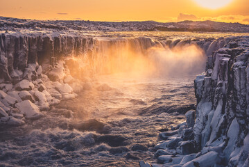 Selfoss in inverno completamente ghiacciata. Questa è la cascata che precede la famosissima...