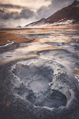 Hverir è una delle zone geotermali più attiva di tutta l'Islanda, la sua conformazione lo fa sembrare un paesaggio quasi lunare.