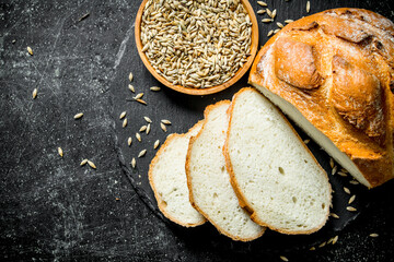 Pieces of crunchy bread with grains in a bowl.