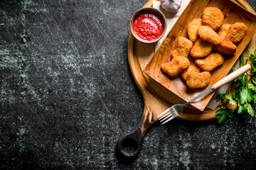 Chicken nuggets with parsley, sauce and garlic.