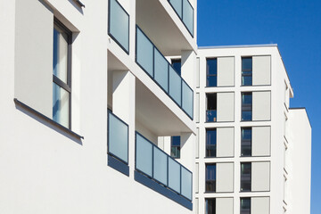 Modernes Wohngebäude am großen Hafen, Wilhelmshaven, Niedersachsen, Deutschland