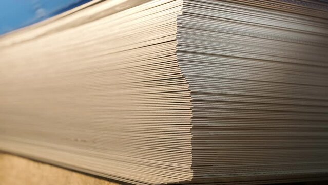 Stainless steel sheets deposited in stacks