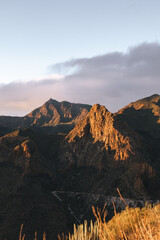 Naklejka premium Sun hitting the peaks of mountains during sunset around Masca in Teno, Tenerife.