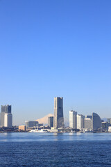 Fototapeta premium 大黒ふ頭から見た横浜みなとみらい21と富士山 (神奈川・横浜)