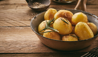 Whole fried potatoes with rosemary