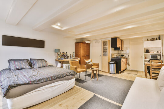 Spacious apartment studio with kitchen and bed