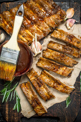 Chopped ribs grilled with a sauce.