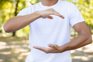 cropped view of hands in tai chi pose - obrazy, fototapety, plakaty