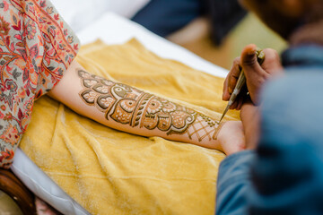 henna tattoo on hands