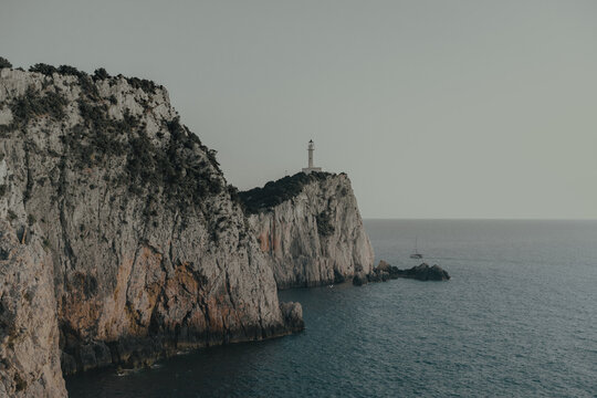 Cliff Lighthouse