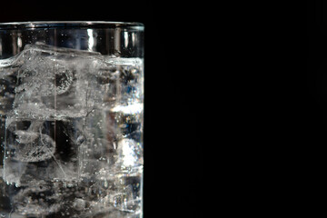 グラスに入った炭酸水