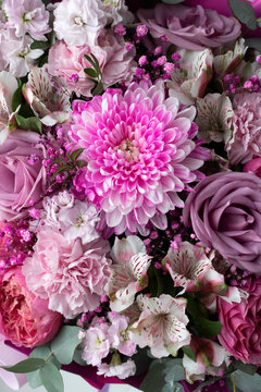 Bouquet of pink flowers © Irina
