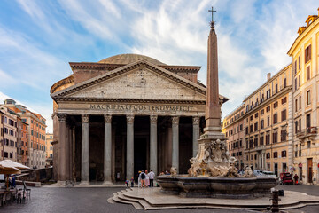 Obraz na płótnie Canvas Famous Pantheon building in Rome, Italy