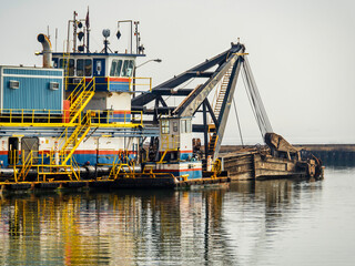 Ship to tow mechanical equipment