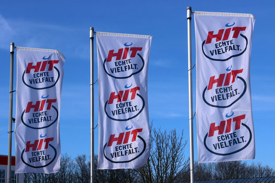 Werbebanner einer Filiale der HIT Handelsgruppe - Symbolbild