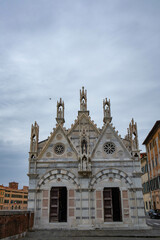 Fototapeta na wymiar Chiesa di Santa Maria della Spina, città di Pisa, Toscana