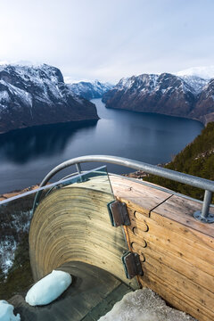 Aussicht Stegastein über den Aurlandsfjord in Norwegen.