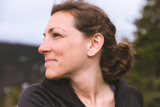 Portrait of female hiker, Mt Willard, New Hampshire, USA