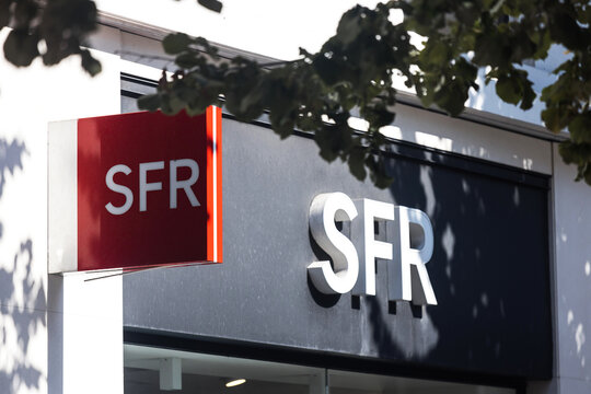 nice, alpes maritimes, france - 22 08 2022: a sign of a the french mobile company sfr