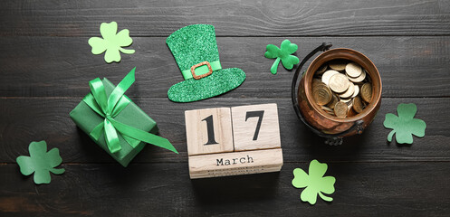 Fototapeta Calendar with date MARCH, 17, symbols of St. Patrick's Day and gift on wooden background obraz