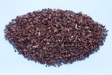 Pine bark is an ingredient for cultivation. Beneficial to the soil and plants.