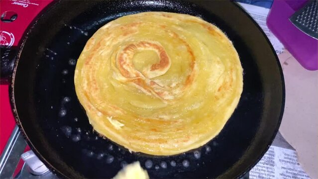cooking maryam bread, tastes sweet and delicious