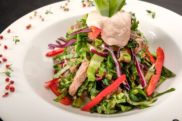 salad with veal, lettuce leaves, pepper, red cabbage and sauce