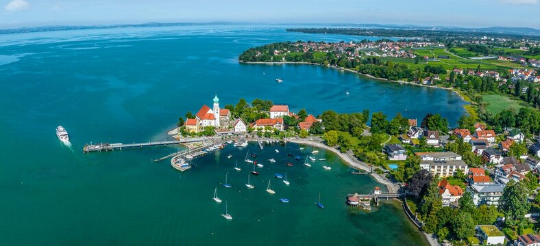 Wasserburg am Bodensee - Ausblick auf die idyllische Halbinsel mit Schloss, Malhaus und Anlegestelle