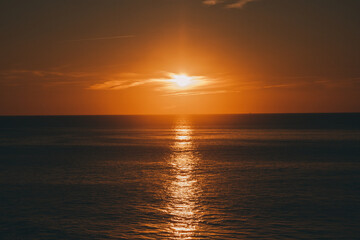 Golden Horizon – Sunset Reflection on the Ocean