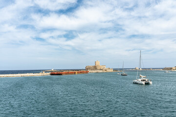 Fototapeta premium La torre del Lazzaretto a Trapani vista dal mare