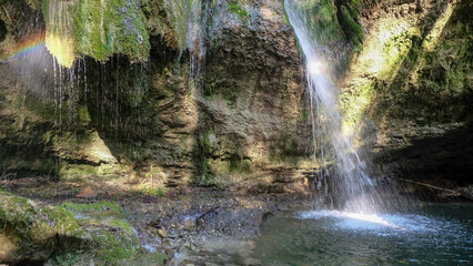 Wasserfall mit Regenbogenansatz bei Oberstdorf