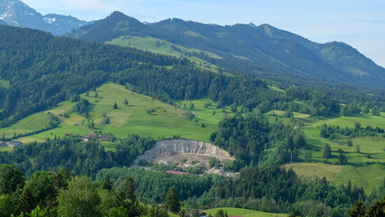 Fototapeta na wymiar Grube im Berg bei Oberstdorf