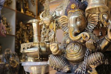Fototapeta na wymiar A large bronze Ganesha is sold in a shop.