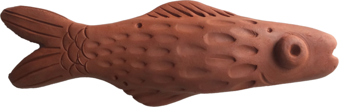Poisson en argile rouge, modelage céramique, décoration intérieur, atelier de poterie, poisson d'avril, image isolée sur fond transparent,sardine décorative